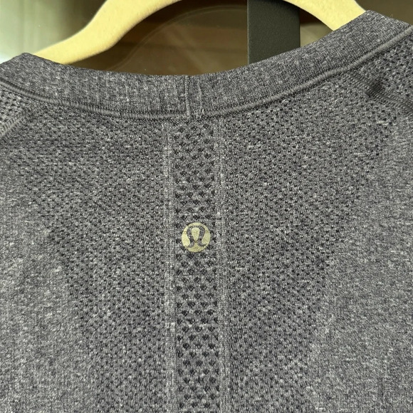 Lululemon Swiftly Tech Tee short sleeve running contrasting marled size 8 navy - Picture 6 of 7